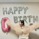 Airi Suzuki Instagram - ✴︎ 2024.4.12 30歳になりました☺️🎂 8歳でこの世界に入った身としては 30歳になる時にまだエンターテイメントの世界で活動できているなんて想像もできませんでした。 時が経つのは早い〜！！！ こんなにも長くステージに立ち続けられているのは 他でもない、応援してくださる、支えてくださるみんながいるからです。本当にありがとう😭🫶 誕生日を迎えてすぐの時は ファンのみんなが渋谷のビジョンにサプライズを仕込んでくれているとDMをくれていたので、YouTubeで見れるビジョンの生配信をみながら過ごしていました😌 幸せ！ありがとうございます！！！！🙏 たくさんのメッセージもいただき、 大好きな仲間たちからも連絡をいただき、 みんなのおかげで今日も"鈴木愛理"でいれてるなぁとホロリ😢 まだまだ未熟なところだらけですが さらに輝度を上げて皆様にパワーを送れるよう そして心からの恩返しを活動を通してできるよう 自分自身のことも大切に 毎日を丁寧に過ごしていきたいと思います🥰 まず30歳初めてのお仕事は上海でのライブ🇨🇳 歌い初めしてきますね！！！！！！ #写真は #マネージャーさんがスタッフさんを巻き込んで #現場でお祝いしてくれた時のもの😢 #うれしい！！！！！！！！