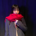 Airi Suzuki Instagram - ✴︎ 先月配信された「なまらめんこいギャル」❄️ ついにオーイシさんの楽曲をカバーさせていただきました☺︎ つい踊りたくなる、テンションの上がる楽曲♡ オーイシさんの曲って歌い終わった後に絶対ハッピーになってるから凄いの！！！！！ 武道館ライブもそのパワーが満ち満ちですごかったな... あ、そうそう "オーイシ武道館"ライブの前にもうこの曲撮ってたので ライブ観ててめっちゃ振り付け完璧にできたんだよね〜😂 現場振りコピ勢の皆様の楽しみ方を思う存分感じれた！☺️ そして、何気になかなか履いたことのなかった ルーズソックス。 ヘアメイクさんが、学生時代ギャルだった人だから笑 ルーズソックスは長ければ長い方が可愛いって教えてくれて 2mのものを選んだものの、伸ばさないと！とかこれくらいの位置で止めるのが足細く見えるから！とか（笑） 整える所とかも色々やってくれたんだけど とにかく手慣れすぎててみんなで爆笑でした😂✌︎ まだ観てない方は要チェックですぞ！！！！ #踊っても動かないマフラーは #スタイリストさんの魔法🧣