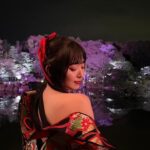 Airi Suzuki Instagram - ✴︎ 平安神宮 桜音夜コンサート2024🌸 ピアニスト菊池亮太さんと。 当日の桜は最高に見頃な状態。 お天気にも恵まれて幸せな1日でした。 このステージにボーカリストが立つのは、なんと私が初めてだったそう。なんと光栄すぎることでしょう... 個人的には、20代ラストの歌唱がこのステージだったことも何かの縁かな？と思うタイミングでした。 なんだかすっごく不思議だったの。 清い、神聖なる、というのはこういう空気のことをいうのかと。ステージの上で歌うことはずっとしてきたはずなのに、その感覚が初めましてなものすぎて。 いつまでも天に向かって歌えそうな気持ちでした。 そして お衣装もヘアメイクも本当に素敵にしていただきました😢 和服をアレンジした感じが良い！っていう私のざっくりとしたオーダーのもと、いつものスタッフさん方が全力で取り組んでくださって完成したものでした☺︎ いつもいつも本当に感謝！！！ 本番はステージが遠かったから細部が見えなかったかと思うので、写真たくさん載せますね☺️ 👘 @lisakubo_kimono 足を運んでくださった皆様もありがとうございました！！ 素敵な週末をお過ごしくださいね ☺︎