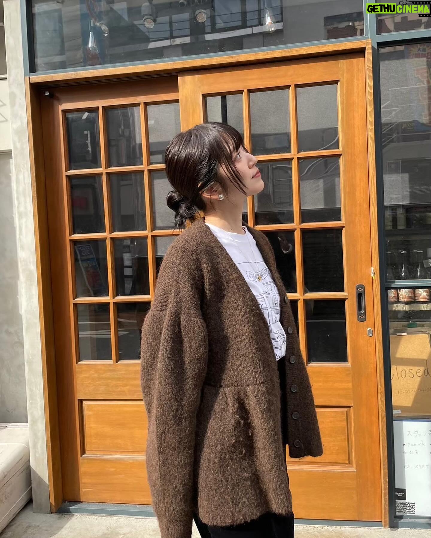 Airi Suzuki Instagram - ✴︎ ドラマ「ある日、下北沢で」 ドラマでのお洋服がとても可愛くてきゅんきゅん。 撮影時のオフショットあげていこうかなーと😌 そして番宣で出させていただいたときの衣装を改めて☺︎ 🩶TOKYO MX「土曜はカラフル‼︎!」 blouse,bustier,skirt @lecielbleu_official boots @alm._official earring @felice___.handmade bracelet @meteor.accessories ring @enn._official #最近の衣装たち ドラマ内の衣装は、 ドラマ公式アカウントにてタグ付けされています☺︎ @onedayshimokita 数々の配信サイトで配信されることになったこのドラマ。 皆様、ぜひこれからもたくさん愛してくださいね♡ 《配信先》 ・U-NEXT ・ビデオマーケット ・Amazonプライム ・ABEMA (5/20~) ・BS11 ・FANYチャンネル&Lemino