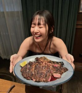 Airi Suzuki Instagram - ✈️ ANAから、日本→シドニーの直行便が出来たということで、、、 ⁡ 「ANAぷち散歩」という企画にて オーストラリア・シドニーへ行って来ました🐨🇦🇺 ⁡ 本当ご褒美みたいなお仕事。 美味しいもの食べて、お買い物して、素敵な場所に行って、、、はぁ今すぐにでもまた行きたい！ そう思える最高の場所でした♡ ⁡ 実はオーストラリアでは他のお仕事もしてきたのだけど それはまたおいおい😌 ⁡ 今回の旅の様子は YouTubeの「ANA【公式】BLUE SKY NEWS」チャンネルにて観られますので、是非♡ #タベルスズキ 満載だよー！！！🤭 ⁡ #ana #AnIHGHotels #hotelindigosydneypottspoint #ホテルインディゴシドニーポッツポイント #ad