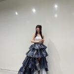 Airi Suzuki Instagram - ✴︎ 「バズリズム02」 ありがとうございました☺️🫶 2019年ぶりのバズリズムトーク収録もあって 笑いっぱなしの時間でした☺️ わたしは、人に恵まれているなと感じた日。 ずっと大切にしたいですね🫶 ⁡ 楽曲も二曲歌わせていただけて！！ やっぱり歌がすきだよー！！ そして何度経験しても、本番って緊張するなぁ。笑 衣装もめちゃかわでした♡ いつもありがとう〜☺︎ ⁡ 🩵最強の推し! skirt @mmu_ka_ earring @abiste_official ⁡ 🤍恋におちたら jacket @baumundpferdgarten bare top ,pants @knuthmarf_official ear cuff, necklace,gold ring,gold double ring @e.m.__official gold opal ring,bracelet @gigi.jewelry @mandassociates pumps @charleskeith_jp ⁡ #バズリズム02
