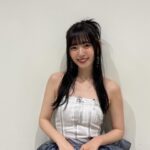 Airi Suzuki Instagram - ✴︎ 「バズリズム02」 ありがとうございました☺️🫶 2019年ぶりのバズリズムトーク収録もあって 笑いっぱなしの時間でした☺️ わたしは、人に恵まれているなと感じた日。 ずっと大切にしたいですね🫶 ⁡ 楽曲も二曲歌わせていただけて！！ やっぱり歌がすきだよー！！ そして何度経験しても、本番って緊張するなぁ。笑 衣装もめちゃかわでした♡ いつもありがとう〜☺︎ ⁡ 🩵最強の推し! skirt @mmu_ka_ earring @abiste_official ⁡ 🤍恋におちたら jacket @baumundpferdgarten bare top ,pants @knuthmarf_official ear cuff, necklace,gold ring,gold double ring @e.m.__official gold opal ring,bracelet @gigi.jewelry @mandassociates pumps @charleskeith_jp ⁡ #バズリズム02