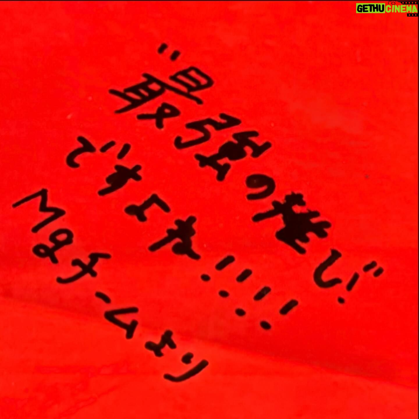 Airi Suzuki Instagram - ✴︎ NEW ALBUM 「28/29」フラゲ💿 裏も可愛い。特典も色々☺︎ 渋谷のタワレコさんでは1週間ほど「推」オブジェや、アルバムジャケ写のパネル展開催していただいております♡ 嬉しい!! コメント残してきました。 みんなので埋め尽くして欲しい!!!! マネージャーさんのもあるぞ〜探してね♡ なんだか今回のアルバム、涙出ちゃうの!! 2年間の色々を思い出すというか。 記憶がぶぁーーーって蘇るというか。 結局音楽してる時が1番鈴木愛理なんだなって。 各方面にありがとうの気持ちでいっぱい!伝えきれてるか心配になっちゃう!!!! 何気にremixされたシリーズも超お気に入り。 shampooなんかはまた違った顔を見せてくれているよ☺︎ 感想きかせてー!!!! #愛理2829