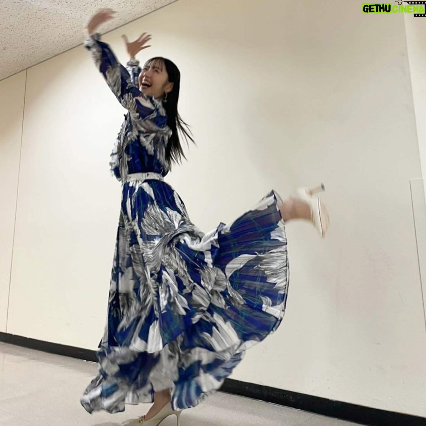 Airi Suzuki Instagram - ✴︎クラシックTV&読響コンサート衣装🎻 たくさん素敵な衣装いつも感謝です♡ 💚 「アニキ降臨!西川貴教×クラシック」 ゲスト:西川貴教さん one-piece @dreamsisterjane ear cuff @duedonne.jewelry @higashiyamapr ring @muku__official___ pumps @charleskeith_jp 🩵 「YOUさんと癒やしのフレンチ・ミュージック フォーレ」 ゲスト:YOUさん one-piece @murralofficial skirt @rumche_official ear cuff,Pearl ring @nomg_official silver ring @liquid_acce @higashiyamapr pumps @charleskeith_jp 💙「朝ドラで話題!ブギウギと作曲家・服部良一」 ゲスト:伊原六花さん blouse,skirt @_sov.official_ earring @stellarhollywood ring @e.m.__official #歌わせていただいた回だよ☺︎ 🤍読響第九コンサート2023 one-piece @murralofficial tulle camisole @reedit_official @the.pr_ ear cuff,silver Pearl ring @reflection.co_official silver wave ring @nomg_official @higashiyamapr pumps @charleskeith_jp #最近の衣装たち