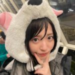 Airi Suzuki Instagram - ✴︎ 大好きで大切な仲間と、 恒例になりつつあるバースデーディズニー🤤🎈 (尚、1月生まれと2月生まれと4月生まれというバラバラ) みんなそれぞれ仕事終わりに合流するという、隙間産業✌︎ 大雨の日だったけど、GORE-TEX着て傘は意地でも刺さない主義。笑 おかげで髪の毛はビッショビショでした！！笑 昨年はリトルグリーンメンの被り物だったから 今年は101匹わんちゃん🐕‍🦺 アフターファイブでも心も身体も満タンに幸せになる時間でした♡お腹痛くなるくらい笑った！！！ 仕事でもハッピーをくれて プライベートでもいつでも青春できる仲間に出会えたこと ほんとにしあわせ！！！いつもありがとう！！ #🏰