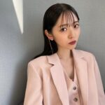 Airi Suzuki Instagram - ✴︎日10ドラマ「ミス・ターゲット」 ⁡ 放送スタートにおいて、素敵なイベントや会見に参加させていただきまして、身が引き締まる想いです😌✨ ⁡ お衣装も、両日とも色指定コーデで楽しかったです♡ ⁡ 💗制作発表会見 jacket,best,pants @stylings_official ear cuff、gold ring,silver ring @agete_official gold chain ring @bellesiora_official sandal @louboutinworld ⁡ 🤍放送開始記念イベント dress @elainehersby ear cuff,dia ring @prmal_jewelry gold white diamond ring @agete_official gold oval ring @bellesiora_official sandal @charleskeith_jp ⁡ #最近の衣装たち @misstarget_abc