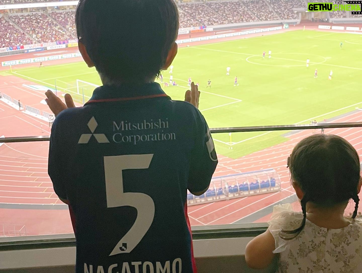 Airi Taira - 49.6K Likes - みんなで応援❤️⚽️💙
4人目の妊娠が分かってからしばらく行けてなかった観戦。
5月に無事出産して8月26日のこの日の観戦を楽しみにカオスな日々を過ごしてきた✨
私の大好きな人たちと一緒に応援❣️
ずーっと「天野会メンバー」みんな揃って応援してみたかった✨
初めてみんな揃えてお互いがお互いのために色んなものを持ち寄って楽しい夏を感じた☀️
熱い試合に熱い観戦‼️
人の心を動かしてくれる熱い凄い試合⚽️
見に行かせて頂けて本当に嬉しかった🥹涙)
天野会メンバー、ご一緒してくださった皆様、本当にありがとうございました🥹
#FC東京#国立競技場#サッカー観戦#景色最高だった#天野会#みんな揃えた#嬉しかった#子供達も釘付け#ご一緒してくださった方ありがとうございました