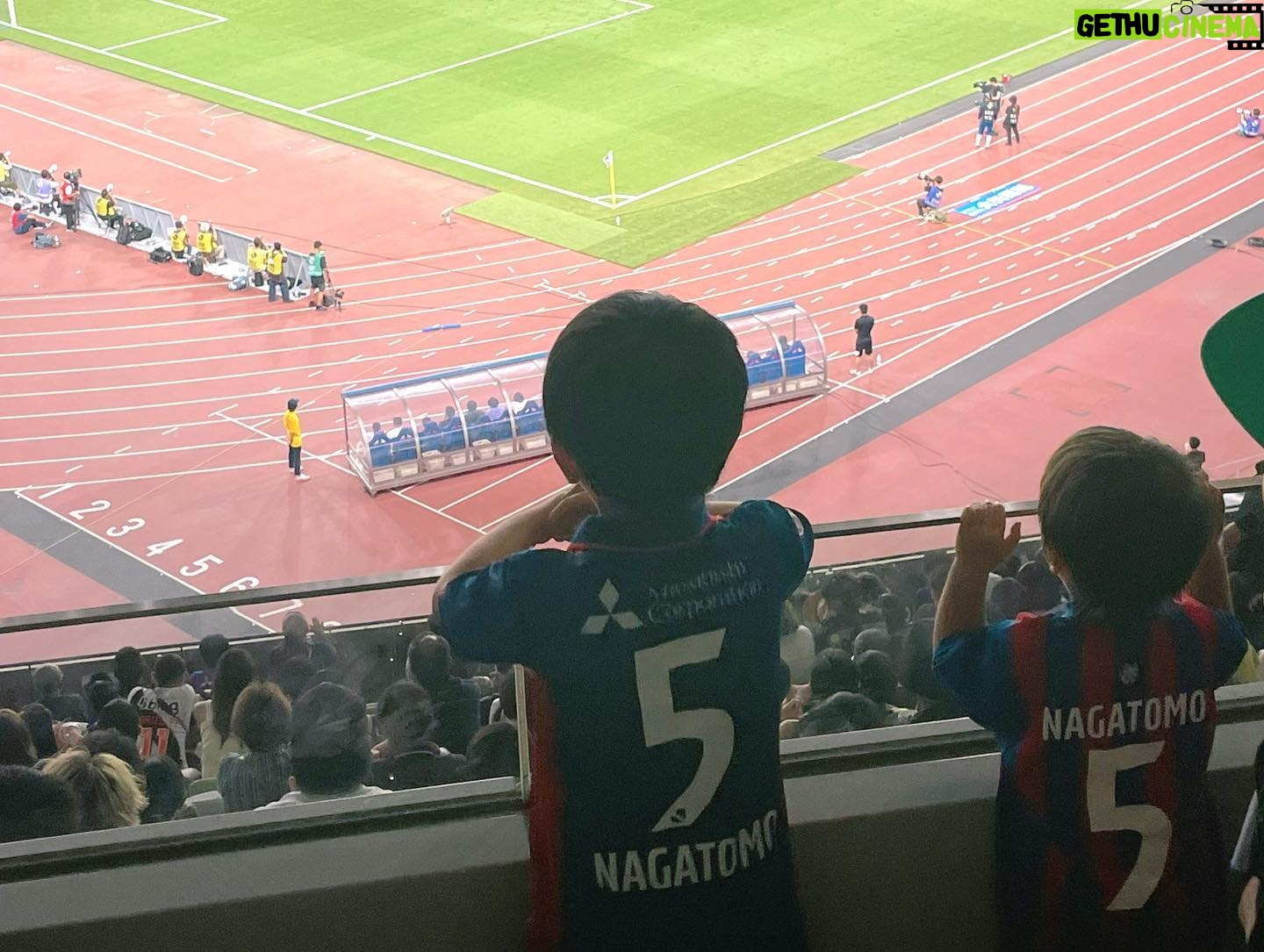 Airi Taira - 49.6K Likes - みんなで応援❤️⚽️💙
4人目の妊娠が分かってからしばらく行けてなかった観戦。
5月に無事出産して8月26日のこの日の観戦を楽しみにカオスな日々を過ごしてきた✨
私の大好きな人たちと一緒に応援❣️
ずーっと「天野会メンバー」みんな揃って応援してみたかった✨
初めてみんな揃えてお互いがお互いのために色んなものを持ち寄って楽しい夏を感じた☀️
熱い試合に熱い観戦‼️
人の心を動かしてくれる熱い凄い試合⚽️
見に行かせて頂けて本当に嬉しかった🥹涙)
天野会メンバー、ご一緒してくださった皆様、本当にありがとうございました🥹
#FC東京#国立競技場#サッカー観戦#景色最高だった#天野会#みんな揃えた#嬉しかった#子供達も釘付け#ご一緒してくださった方ありがとうございました