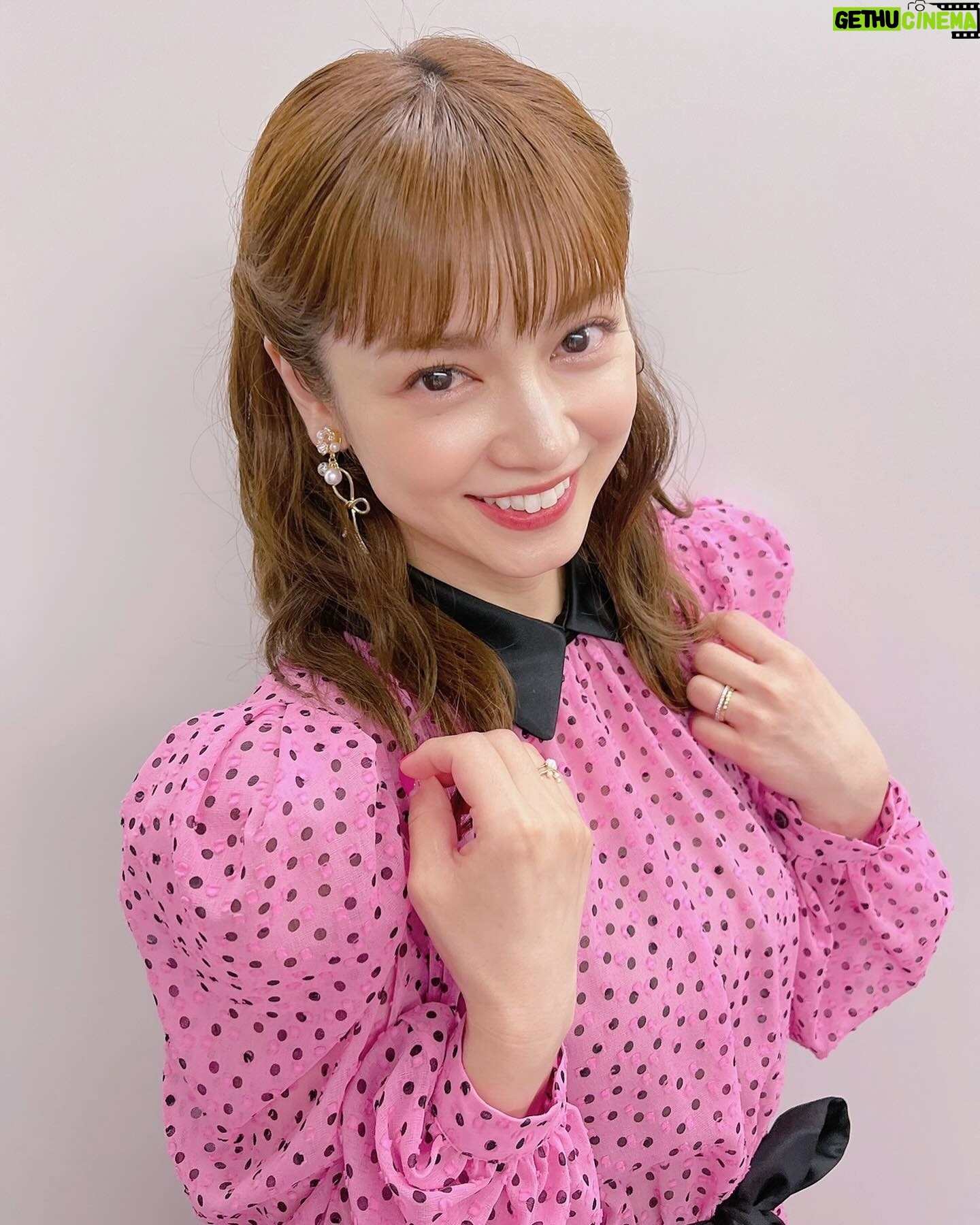 Airi Taira Instagram - 今夜放送📺 夜9時〜日テレ「上田と女が吠える夜」✨ せっかちvsのんびり 「自分はせっかち?のんびり?」と聞かれたら? 私は4男児がいるのに"のんびり"と気づく😅苦笑) 昔から「the待てる女」とずっと思って生きてきた😅 そんな私が唯一"急ぐ"をできる瞬間がある😊 ぜひOAご覧ください🥰 #平愛梨#日テレ#上田と女が吠える夜#番組きっかけで自分を知る#4男児ママなのにゆったりしてんだな#でもそれが#夫とバランスがとれているのではないか#と思う#全ては気持ち次第だね#急ぐ時は急いでる#靴反対履いたりしちゃうけど#すっとこどっこい