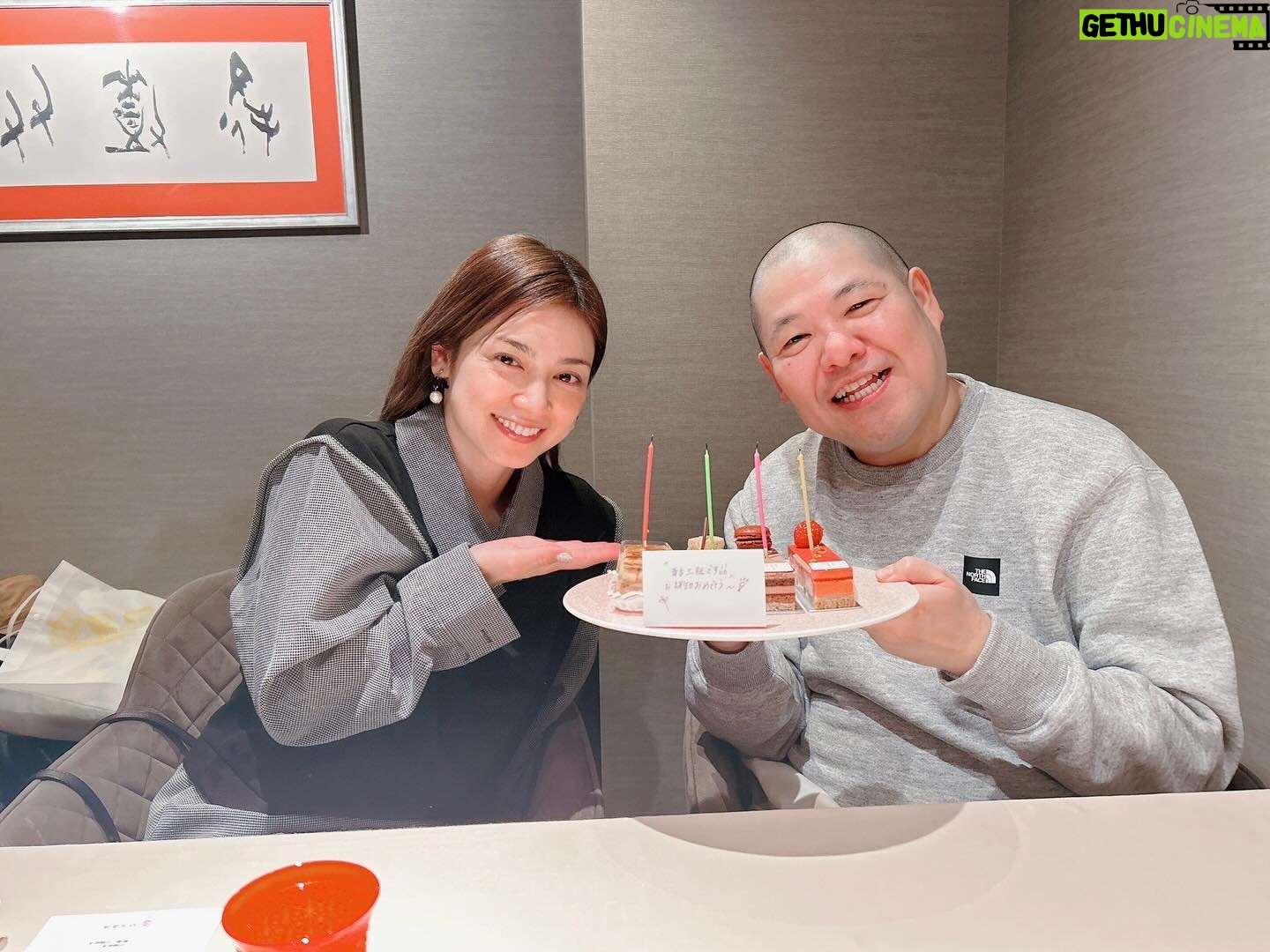 Airi Taira - 38.8K Likes - 何年振りかの会食🥹
ずーっとずーっと会いたかったー‼︎✨
先日、井森師匠と友近さんと三瓶さんとランチタイム😍
お食事も美味しくてずっと笑いっぱなし🤭
三瓶さんが先月23日お誕生日だったのでお祝いも兼ねて✨
こうして日記のように書いてる今、何がハイライトだったかは忘れてしまったけど😂
とにかくずっと笑ったお昼時間😆
また美味しいものを一緒に食べに行きたい🤩
#数年振りの集合#たくさん笑った#楽しかった#美味しかった#来年#旅行できますように