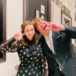 Airi Taira Instagram - 内山さんの結婚式💒 内山信二さんとは元々、妹が共演されたのをきっかけにある日の会食で「お姉ちゃんも一緒においで」とお誘いくださって私まで仲良くさせて頂きました♡ 武蔵ブラザーズさん、忍成修吾さんもその時にゆっくりお話しさせて頂いたのをきっかけにもう7年ぐらい経ちます✨ そんな内山さんの結婚式に兄と出席させて頂きました🥹(今では私の両親含む家族まで仲良くして頂いてます) 真っ白な挙式に内山さんが登場すると笑いに包まれた😂 バージンロードを歩く奥様の琴さんは美しすぎて力強く腕組みされたお父様の笑顔からは安心と喜びに満ちた微笑ましいお姿で感動しました🥹 花嫁さんって本当に美しい✨ 誓いのキスは見守ってる方達に「いただきます」と言わんばかりのニヤリ顔の内山さん😂 誓った後は「ごちそうさま」を込めたニヤリ顔😂 本当に最高に面白い人で爆笑に包まれた挙式でした😂 披露宴パーティーではさんまさんの登場に会場中が拍手👏 私がどハマりしているインスタ「石塚さん」にも久しくお会いできて嬉しかった♡ 内山さんと琴さんと娘の絃ちゃん✨ 可愛いく笑顔溢れたご家族のほっこり結婚式に参加させて頂けてとっても嬉しかったです！ 内山さん琴さん♡ 末永く笑顔絶えないご夫妻でハッピーファミリーでいてほしいです✨ #内山信二#結婚式#挙式の感動はたまらない#内山さんにフラレタ女？並に大号泣しちゃったよ🤣#自分の結婚式を思い出した#たくさんの方に見守られながら迎えた誓いの日#何年も永く夫婦でいることの凄さ#尊敬でしかない#夫婦はいつも答え合わせをしなきゃならない#こんな言葉を教わった#答えが合わなくなってしまったら終了だね#結婚式は素晴らしい#久しくお会いできたのも嬉しかった#ありがとうございました
