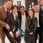 Airi Taira Instagram - 内山さんの結婚式💒 内山信二さんとは元々、妹が共演されたのをきっかけにある日の会食で「お姉ちゃんも一緒においで」とお誘いくださって私まで仲良くさせて頂きました♡ 武蔵ブラザーズさん、忍成修吾さんもその時にゆっくりお話しさせて頂いたのをきっかけにもう7年ぐらい経ちます✨ そんな内山さんの結婚式に兄と出席させて頂きました🥹(今では私の両親含む家族まで仲良くして頂いてます) 真っ白な挙式に内山さんが登場すると笑いに包まれた😂 バージンロードを歩く奥様の琴さんは美しすぎて力強く腕組みされたお父様の笑顔からは安心と喜びに満ちた微笑ましいお姿で感動しました🥹 花嫁さんって本当に美しい✨ 誓いのキスは見守ってる方達に「いただきます」と言わんばかりのニヤリ顔の内山さん😂 誓った後は「ごちそうさま」を込めたニヤリ顔😂 本当に最高に面白い人で爆笑に包まれた挙式でした😂 披露宴パーティーではさんまさんの登場に会場中が拍手👏 私がどハマりしているインスタ「石塚さん」にも久しくお会いできて嬉しかった♡ 内山さんと琴さんと娘の絃ちゃん✨ 可愛いく笑顔溢れたご家族のほっこり結婚式に参加させて頂けてとっても嬉しかったです！ 内山さん琴さん♡ 末永く笑顔絶えないご夫妻でハッピーファミリーでいてほしいです✨ #内山信二#結婚式#挙式の感動はたまらない#内山さんにフラレタ女？並に大号泣しちゃったよ🤣#自分の結婚式を思い出した#たくさんの方に見守られながら迎えた誓いの日#何年も永く夫婦でいることの凄さ#尊敬でしかない#夫婦はいつも答え合わせをしなきゃならない#こんな言葉を教わった#答えが合わなくなってしまったら終了だね#結婚式は素晴らしい#久しくお会いできたのも嬉しかった#ありがとうございました
