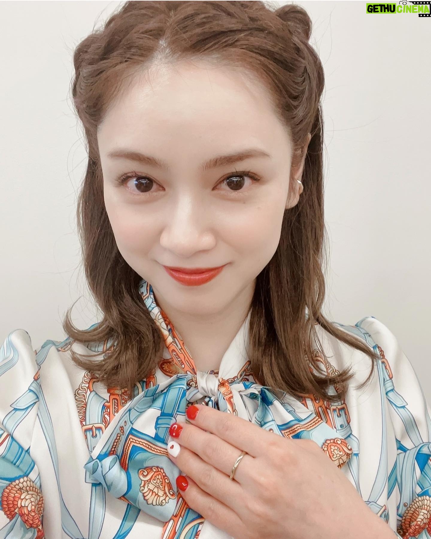Airi Taira - 33.6K Likes - 仕事も復活🤩🫰キュン)
産後初めての収録は武井兄が務めるBS-TBS「憧れの地に家を買おう」✨
なんてったって産後なのでこれまで提供してくださってた衣装サイズ…
果たして着用できるのか?自分🥲
と不安になりながらも前向きに「食べ過ぎない」を意識して徐々に体型戻していきました🤓(まだ完全じゃないケロ)
武井兄だからすごく話しやすくて収録はパッと終わっちゃいました😂
OAは9月1日22時〜❣️
まさかのまさか🤩‼︎
同じ日(9/1)に日テレ19時〜「スクール革命!クイズ!ドライブ」にも出演します😍
2番組😊
ぜひご覧ください🙏
@sosotakei
@akogare_bstbs
#久々の収録#楽しかった#憧れの地に家を買おう#スクール革命#ぜひ見てください