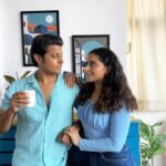 Aishwarya Sharma Bhatt Instagram - Praan jaaye par chai na jaaye 😂 Shirt by - @campussutra Styled by - @purvabansal5 #neilbhatt #aishwaryasharma #funnyreels #trendingreels #chailover #chai #neilkiaish #reelitfeelit #ipl