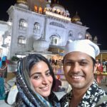 Aishwarya Sharma Bhatt Instagram - Bangla Sahib Gurudwara and Sisganj Gurudwara 🙏🏻😇🙌🏻 #aishwaryasharma #neilbhatt #seekingblessings #gurudwarabanglasahib #sisganj_gurudwarasahib #blessed