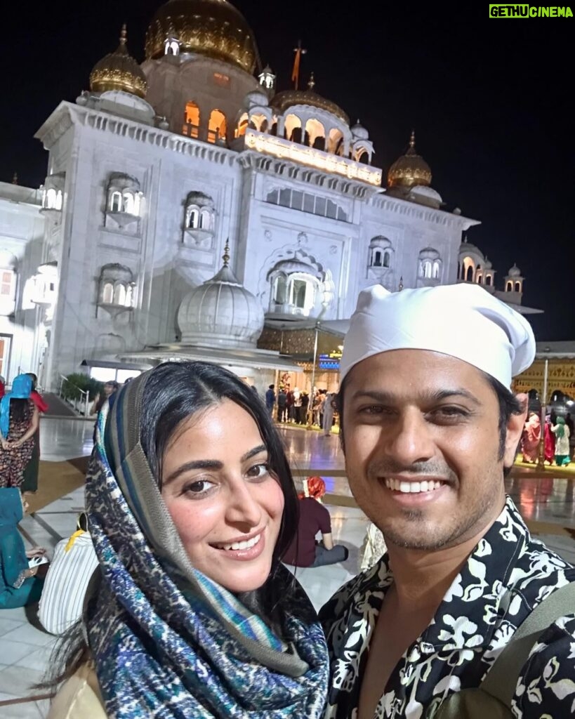 Aishwarya Sharma Bhatt Instagram - Bangla Sahib Gurudwara and Sisganj Gurudwara 🙏🏻😇🙌🏻 #aishwaryasharma #neilbhatt #seekingblessings #gurudwarabanglasahib #sisganj_gurudwarasahib #blessed