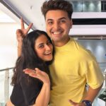 Aishwarya Sharma Bhatt Instagram - Sharma-Verma / Bhai-Behen ka Pyaar 😂😂 #aishwaryasharma #vihanverma #bhaibehen #sharmaverma #funnyreels #funnyvideos #trendingreels