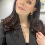 Aisling Bea Instagram - Ooh, gossip? Yes I also heard that she wore @kathbum’s old clothes & hairband on Jonathan Ross last night. I also wore her underwear, but that was a different evening and the photos have yet to surface owing to a strong NDA. Second hand is the best hand! @thejonathanrossshowofficial all available to watch now on ITV player and probs on Youtube and the dark web, I talk about Avoidance, Alice and Jack and a bit about Doctor Who for the Whovians. Also thank you to hair & makeup superstar @beautybybrandong for whipping my face and hair into shape. 💄