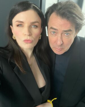 Aisling Bea Instagram - Ooh, gossip? 
Yes I also heard that she wore @kathbum’s old clothes & hairband on Jonathan Ross last night. I also wore her underwear, but that was a different evening and the photos have yet to surface owing to a strong NDA. 
Second hand is the best hand!
@thejonathanrossshowofficial all available to watch now on ITV player and probs on Youtube and the dark web, I talk about Avoidance, Alice and Jack and a bit about Doctor Who for the Whovians. 
Also thank you to hair & makeup superstar @beautybybrandong for whipping my face and hair into shape. 💄