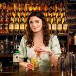 Aisling Bea Instagram - Tell your grandad there’s a new way to enjoy the good stuff. 🥃 🫚🍈 It’s ALMOST the most wonderful time of the year… Yes. St. Patrick’s Day.🇮🇪 A good excuse to indulge in Irish produce. So if you don’t feel like eating a tub of Irish butter, why not start festivities with a more refreshing Jameson, Ginger & Lime? YUM. I love it as an oh-so-very tasty and refreshing way to drink whisky. #Ad #Jameson #StPatricksDay @JamesonUK @jamesonwhiskey ***This picture was taken at my local London Irish bar @homeboybars in Angel where we had a great day filming with Dublin boy and owner Aaron and making how to with Jameson & chatting all about the importance of supporting your local. ✅
