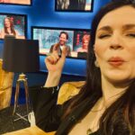 Aisling Bea Instagram - Ooh, gossip? Yes I also heard that she wore @kathbum’s old clothes & hairband on Jonathan Ross last night. I also wore her underwear, but that was a different evening and the photos have yet to surface owing to a strong NDA. Second hand is the best hand! @thejonathanrossshowofficial all available to watch now on ITV player and probs on Youtube and the dark web, I talk about Avoidance, Alice and Jack and a bit about Doctor Who for the Whovians. Also thank you to hair & makeup superstar @beautybybrandong for whipping my face and hair into shape. 💄