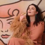 Aisling Bea Instagram – Some more candid makeup free shots of me at home in my awful house slobbing about as usual from this month’s Maybourne Magazine. 🙏🏻🥔

Thanks to all these cool cats again: 

@the_berkeley

@rachellouisebrownstudio @styledby_rap @naradkutowaroo @justinejenkins @emhargreaves @multitudemedia