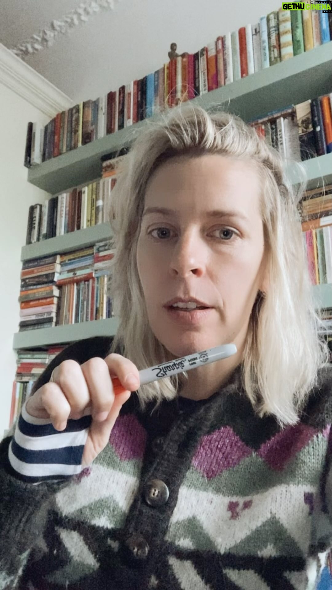 Aisling Bea Instagram - Live WEIRDO book show next week at @southbankcentre with @weemissbea link in bio for tickets see you there 🏋🏽♀️