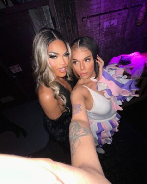 Aja Instagram - MIYAKEEEE MUGLERRR 🫶🏽💛 〽️〽️ @theolivialux