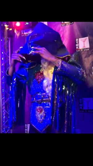 Aja Instagram - I miss her 😭 I need to remake this look again

The garment was made by the incomparable @florencedlee