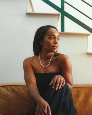 Aja Naomi King Instagram - When you look at your kitchen and wonder…shall I have cookies? Or will it be ice cream? 🍪🍨🤔

📷: @rionoir