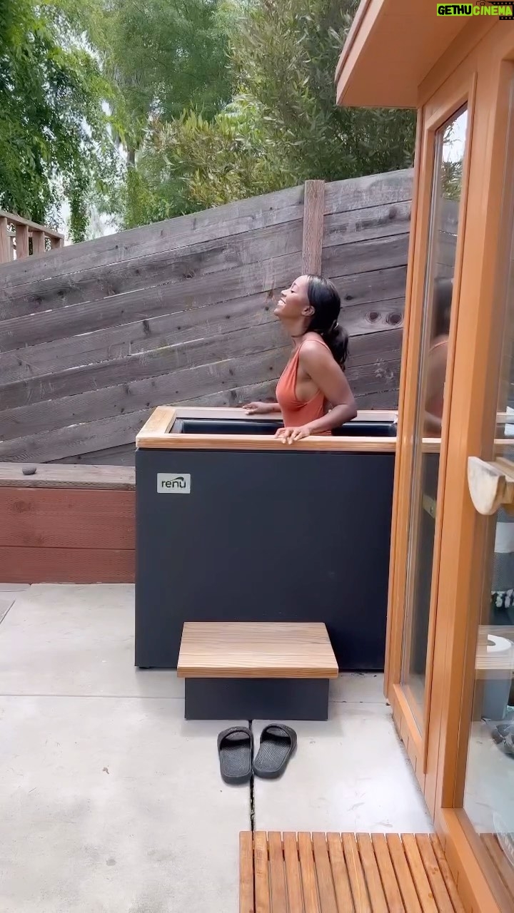 Aja Naomi King Instagram - Just a little 🧊bath to start the week off 🤣… wyd?