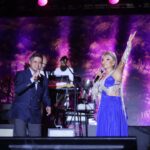 Ajda Pekkan Instagram – Dün gece İzmir Aliağa’da Zafer Bayramına yakışır olağanüstü bir buluşma yaşadık , çok sevgili Aliağa halkına  ve de çok değerli Belediye Başkanımız @serkanacarizmir ‘e sonsuz teşekkürler 🙏🏻
📸 @boragokhan 
@burcusedefofficial 
@hakankulturofficial 
@ali_dlgc_ 
@caganogut 
@pollproduksiyon