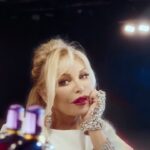 Ajda Pekkan Instagram – SephoraLOVESAJDA! 

Büyüleyici sesi, ikonik stili, bize ilham veren benzersiz ışığıyla Süperstar, güzelliğin sınır tanımayan gücünü ve yeni yıl ışıltısını yaymak için Sephora ile buluştu! 💫

@ajdapekkan x @sephoraturkiye

Yeni yıl, 
Yeni sen,
Sanki… Bambaşka biri!💫

Sephora ile yeni yılda içindeki SÜPERSTAR ışığıyla parla! ✨

#yeniyıldaışıltınlaparla

@harpersbazaarturkiye 
Film: @melikemugesahin 
Makyaj: @rifatyuzuak 
Styling: @tugce.kilincli 

#işbirliği
