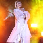 Ajda Pekkan Instagram – Yazdan kalan nefis bir Antalya gecesinde çok keyifli bir konserdi.Enerjiniz ,sıcaklığınız , hiç durmayan alkışlarınız beni çok mutlu etti, iyi ki varsınız 💙
#antalya #ajdaturnede #süperstar #ajdapekkan #
📸 @boragokhan 
Kostüm @burcusedefofficial