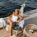 Ajda Pekkan Instagram - Bi Tik tatil öyleyse 💙…. 😌#bodrum#tatilbenimdehakkım #ajdapekkan #