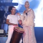 Ajda Pekkan Instagram - ANKARA ⭐️💫 Olağanüstü ev sahipliğiniz için müteşekkirim, çok keyif aldığımız ve hep beraber çok eğlendiğimiz bir gece oldu , emeği geçen herkese çok teşekkürler ediyorum 💫🙏🏻🧿💙 Kostüm : @burcusedefofficial Hair & Make up @hakankulturofficial @özerkabil 📸 @boragokhan Prodüksiyon @caganogut @kerkisolfej @atilimsahne @atilimuniv#ajdaturnede#ajdapekkan#ankara#atılımsahne#kerkisolfej#ajda#süperstar#