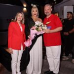 Ajda Pekkan Instagram – Cumhuriyetimizin 100.yılını layık olduğu coşkuyla kutladık . Cumhuriyetin kazanımlarıyla bu topraklarda huzur ve barış içinde yetişmiş ve bugünlere gelmiş bir Cumhuriyet kadını olarak bir kere daha Ulu önderimiz Atatürk ve silah arkadaşlarını, tüm şehit ve gazilerimizi şükran ve minnetle anıyorum. Bu vesileyle çok değerli Menemen halkı ve Belediye başkanımız @pehlivanaydinn beyefendiye misafirperverlikleri ve harika organizasyonları için tekrar çok teşekkürler ediyorum. 🇹🇷🙏🏻 

📸 @boragokhan