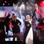 Ajda Pekkan Instagram – Cumhuriyetimizin 100.yılını layık olduğu coşkuyla kutladık . Cumhuriyetin kazanımlarıyla bu topraklarda huzur ve barış içinde yetişmiş ve bugünlere gelmiş bir Cumhuriyet kadını olarak bir kere daha Ulu önderimiz Atatürk ve silah arkadaşlarını, tüm şehit ve gazilerimizi şükran ve minnetle anıyorum. Bu vesileyle çok değerli Menemen halkı ve Belediye başkanımız @pehlivanaydinn beyefendiye misafirperverlikleri ve harika organizasyonları için tekrar çok teşekkürler ediyorum. 🇹🇷🙏🏻 

📸 @boragokhan