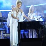 Ajda Pekkan Instagram - Büyülü bir geceydi 💫 Coşkunuz , dinmeyen alkışlarınız, hazırlık sürecinin tüm yorgunluğunu unutturdu hepimize 🙏🏻 Emeği geçen herkese sonsuz teşekkürler, iyi ki varsınız 🧿💙💫 Kostüm @burcusedefofficial Oversize Wings @elipeacock Koreografi @sunuevent Hair & Make up @rifatyuzuak @ali_dlgc_ @eveshoptr 📸 @boragokhan @bkmsahne