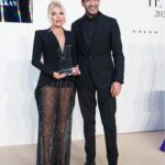 Ajda Pekkan Instagram – Harper’s Bazaar Türkiye’nin 30.yıldönümü kutlaması vesilesiyle bu yıl ilk defa Türkiyede düzenlenen “ Women of the Year “ ödül gecesinde adıma ithaf edilen “ Life Time Icon “ ödülü benim için çok tatlı bir süpriz oldu, çok keyif aldığım bu gecede emeği geçen herkese sonsuz teşekkürler 🙏🏻 
#harpersbazaarturkey #ajdapekkan #icon#thewomenoftheyearawards #lifetimeicon #ajdapekkan #