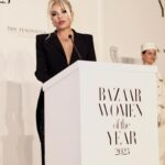 Ajda Pekkan Instagram – Harper’s Bazaar Türkiye’nin 30.yıldönümü kutlaması vesilesiyle bu yıl ilk defa Türkiyede düzenlenen “ Women of the Year “ ödül gecesinde adıma ithaf edilen “ Life Time Icon “ ödülü benim için çok tatlı bir süpriz oldu, çok keyif aldığım bu gecede emeği geçen herkese sonsuz teşekkürler 🙏🏻 
#harpersbazaarturkey #ajdapekkan #icon#thewomenoftheyearawards #lifetimeicon #ajdapekkan #