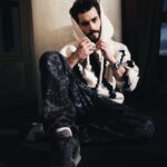 Akın Akınözü Instagram - 2 0 2 2 @lofficielhommesturkiye Genel Yayın Yönetmeni @baglankeskin Fotoğraf @erdi_dogan Moda editörü @yagmurkural_ Saç stylisti @akinunalofficiall Makyaj artisti @zeynepdombaycioglu