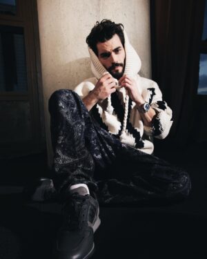 Akın Akınözü Instagram - 2 0 2 2  @lofficielhommesturkiye

Genel Yayın Yönetmeni @baglankeskin
Fotoğraf @erdi_dogan
Moda editörü @yagmurkural_
Saç stylisti @akinunalofficiall
Makyaj artisti @zeynepdombaycioglu