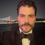 Akın Akınözü Instagram - Thirty three just as it should bee:) Bana sevildiğimi hissettiren ve doğum günümün iyiliklere aracı olmasını sağlayan herkese teşekkür ederim🙏 İyi ki…