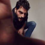 Akın Akınözü Instagram - #hurriyetpazar @hakangence röportaj kareler vol.1 📸: @muhsinakgunofficial Special thanks to @gunfer