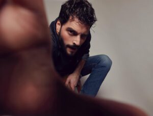 Akın Akınözü Instagram - #hurriyetpazar @hakangence röportaj kareler vol.1 📸: @muhsinakgunofficial Special thanks to @gunfer