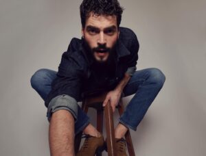Akın Akınözü Instagram - #hurriyetpazar @hakangence röportaj kareler vol.1 📸: @muhsinakgunofficial Special thanks to @gunfer