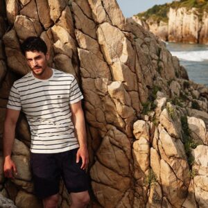 Akın Akınözü Instagram - @esquireturkiye Yaz 2019 ☀
Fotoğraf: @merzincan
Moda Editörü: @tugcekilincli 
Röportaj: @ozgedinc

Akın Akınözü, askerlik görevini  yaparken biz de bu heyecanını paylaşmak için aracı olduk.✌🏻
- Sosyal Medya Ekibi