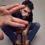 Akın Akınözü Instagram - #hurriyetpazar @hakangence röportaj kareler vol.1 📸: @muhsinakgunofficial Special thanks to @gunfer